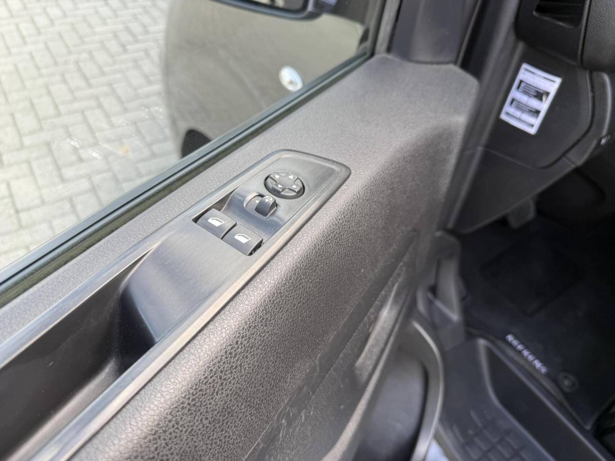 Peugeot Expert Peugeot Expert 2.0 BlueHDI 145 L3 Autom. 3 zits Navi Trekh.