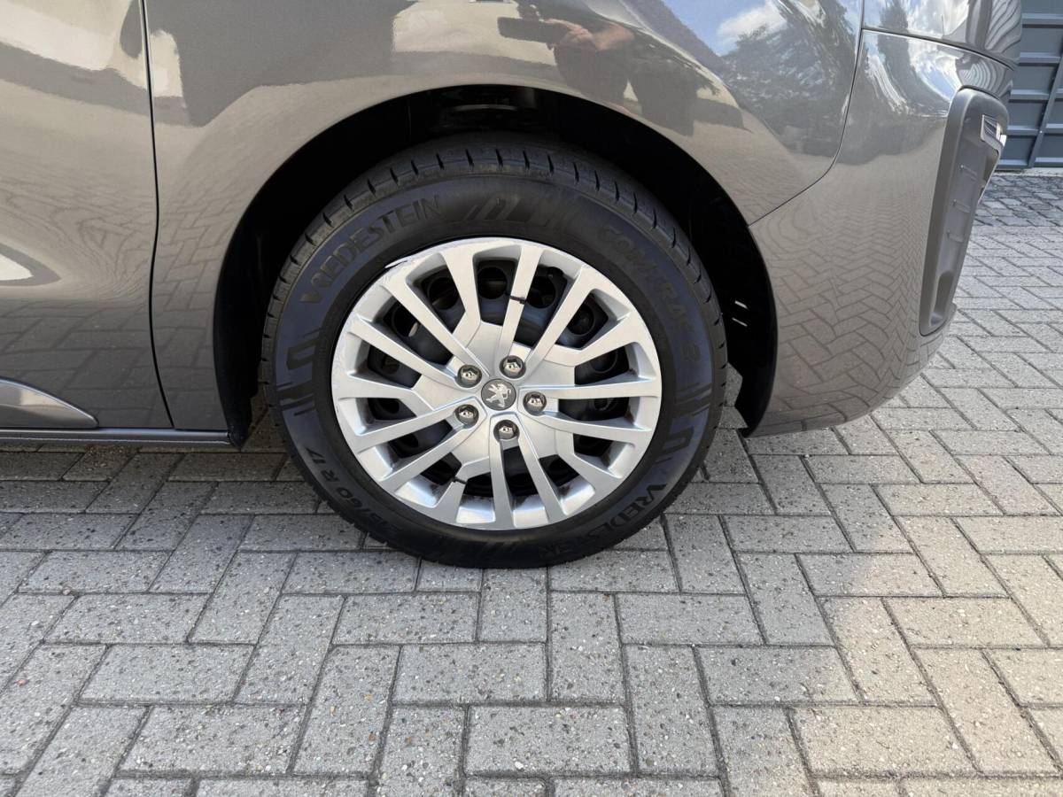 Peugeot Expert Peugeot Expert 2.0 BlueHDI 145 L3 Autom. 3 zits Navi Trekh.