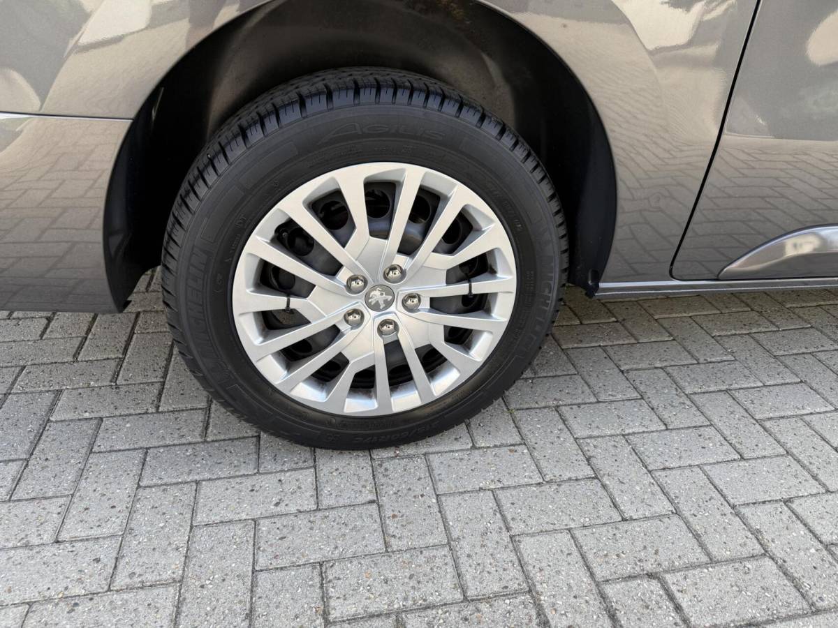 Peugeot Expert Peugeot Expert 2.0 BlueHDI 145 L3 Autom. 3 zits Navi Trekh.