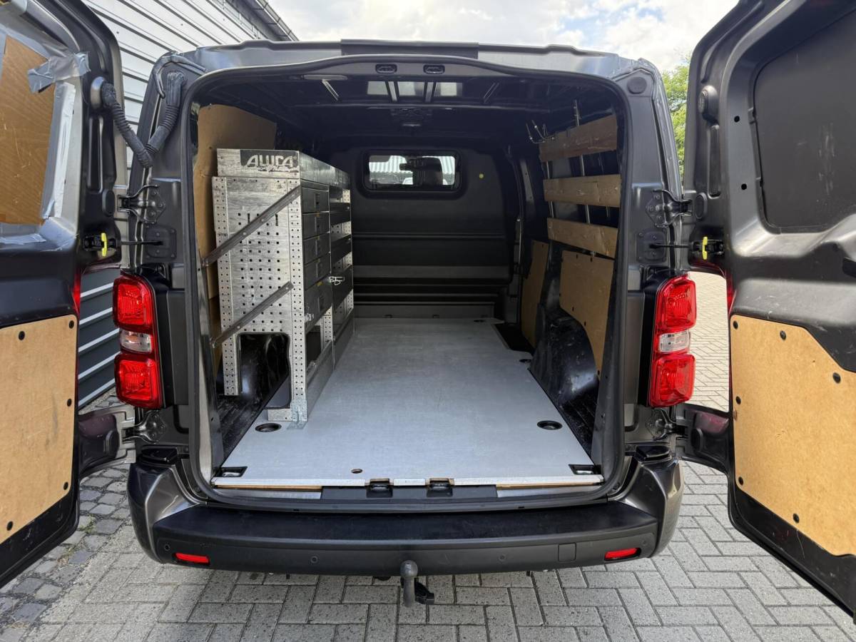 Peugeot Expert Peugeot Expert 2.0 BlueHDI 145 L3 Autom. 3 zits Navi Trekh.