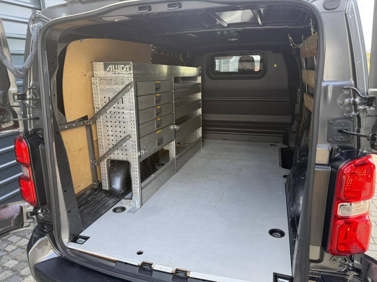 Peugeot Expert Peugeot Expert 2.0 BlueHDI 145 L3 Autom. 3 zits Navi Trekh.
