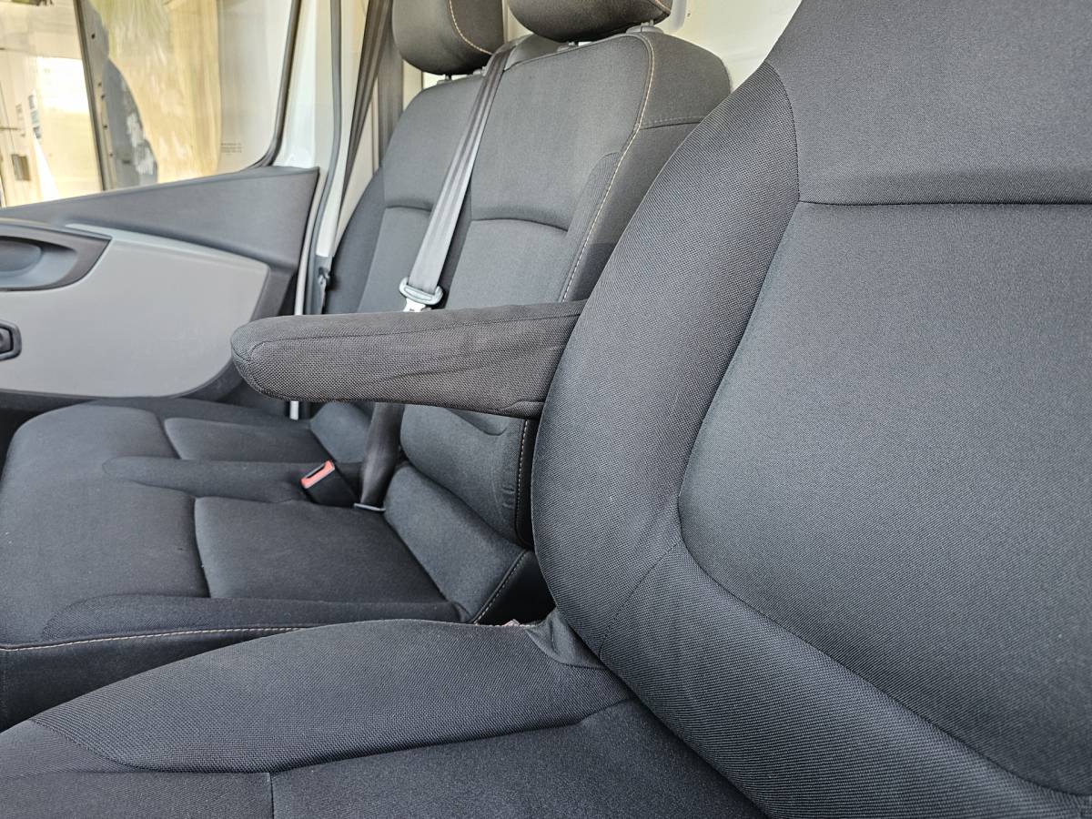 Renault Trafic Renault Trafic 1.6 dCi T29 L2H1 Comfort | Airco | Trekhaak | App-connect | Standkachel | Betimmering | Stoelverwarming | Bijrijdersbank |