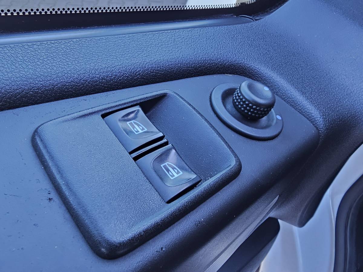 Renault Trafic Renault Trafic 1.6 dCi T29 L2H1 Comfort | Airco | Trekhaak | App-connect | Standkachel | Betimmering | Stoelverwarming | Bijrijdersbank |