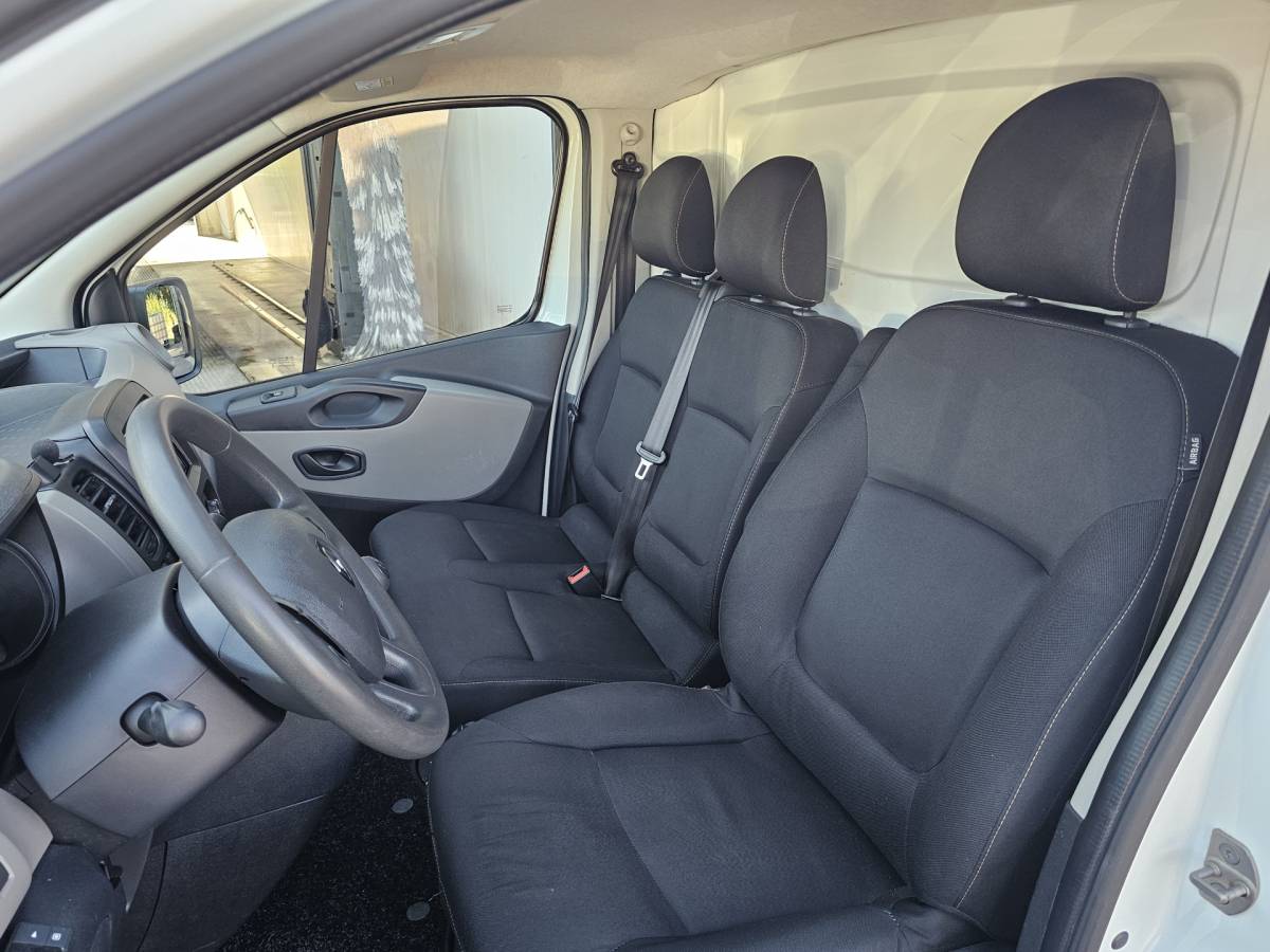 Renault Trafic Renault Trafic 1.6 dCi T29 L2H1 Comfort | Airco | Trekhaak | App-connect | Standkachel | Betimmering | Stoelverwarming | Bijrijdersbank |