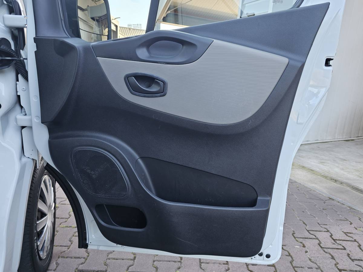 Renault Trafic Renault Trafic 1.6 dCi T29 L2H1 Comfort | Airco | Trekhaak | App-connect | Standkachel | Betimmering | Stoelverwarming | Bijrijdersbank |