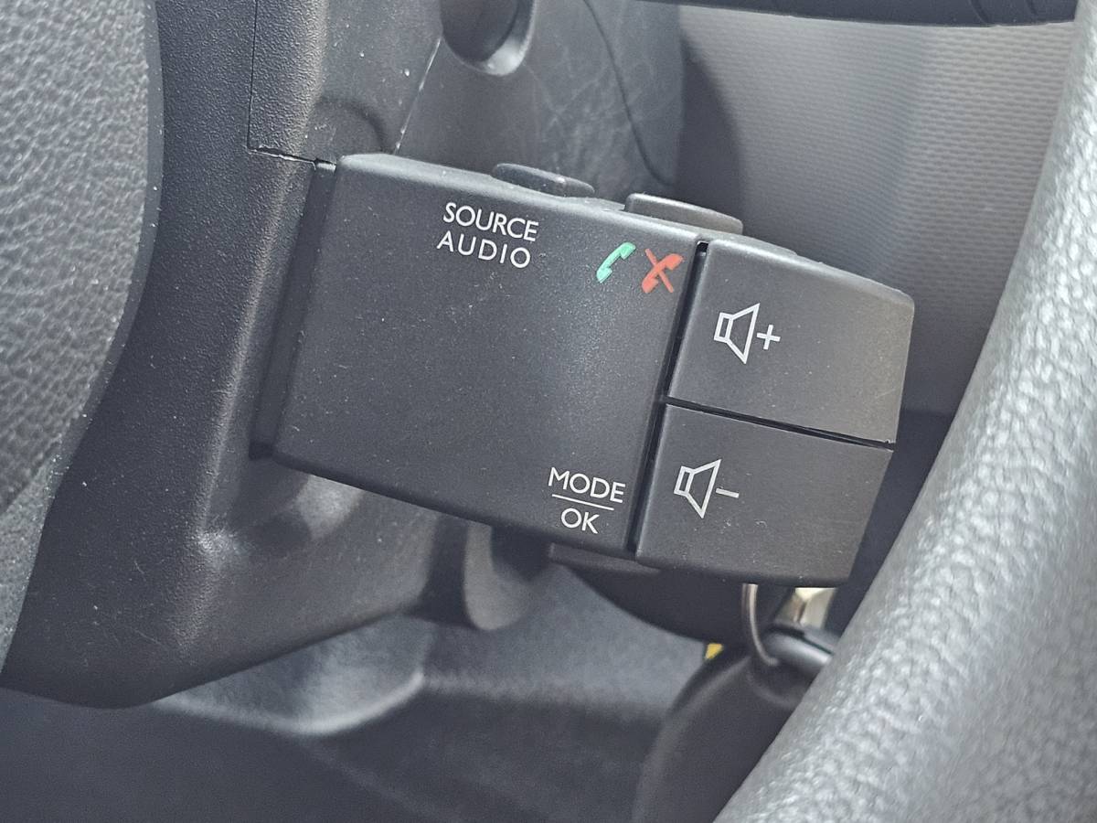 Renault Trafic Renault Trafic 1.6 dCi T29 L2H1 Comfort | Airco | Trekhaak | App-connect | Standkachel | Betimmering | Stoelverwarming | Bijrijdersbank |