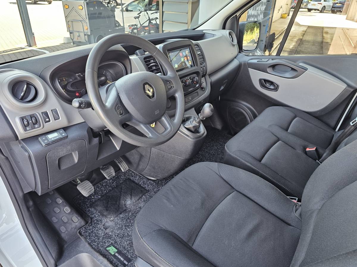 Renault Trafic Renault Trafic 1.6 dCi T29 L2H1 Comfort | Airco | Trekhaak | App-connect | Standkachel | Betimmering | Stoelverwarming | Bijrijdersbank |