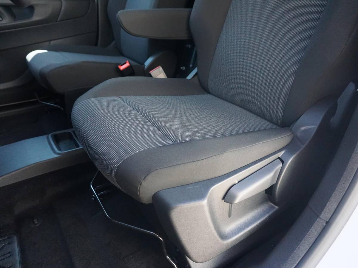 Peugeot e-Partner Peugeot e-Partner L1 50 kWh | 0% rente | camera | Apple Carplay/Android Auto  | laadruimtebetimmering | Comfort stoelen | rijklaarprijs