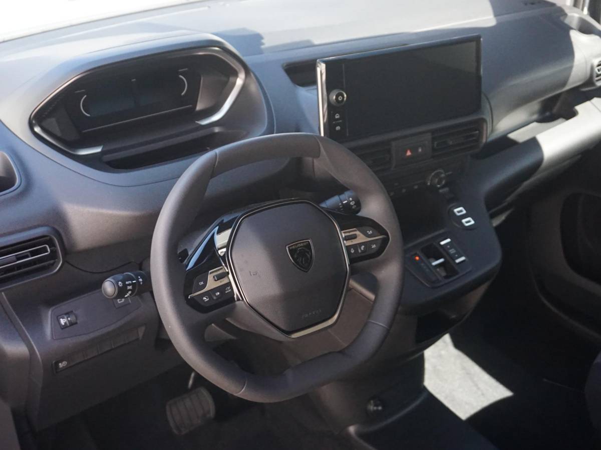 Peugeot e-Partner Peugeot e-Partner L1 50 kWh | 0% rente | camera | Apple Carplay/Android Auto  | laadruimtebetimmering | Comfort stoelen | rijklaarprijs