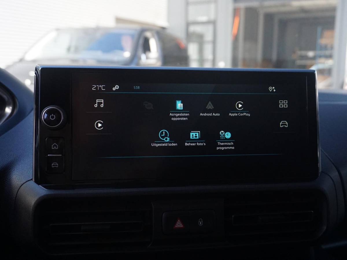 Peugeot e-Partner Peugeot e-Partner L1 50 kWh | 0% rente | camera | Apple Carplay/Android Auto  | laadruimtebetimmering | Comfort stoelen | rijklaarprijs