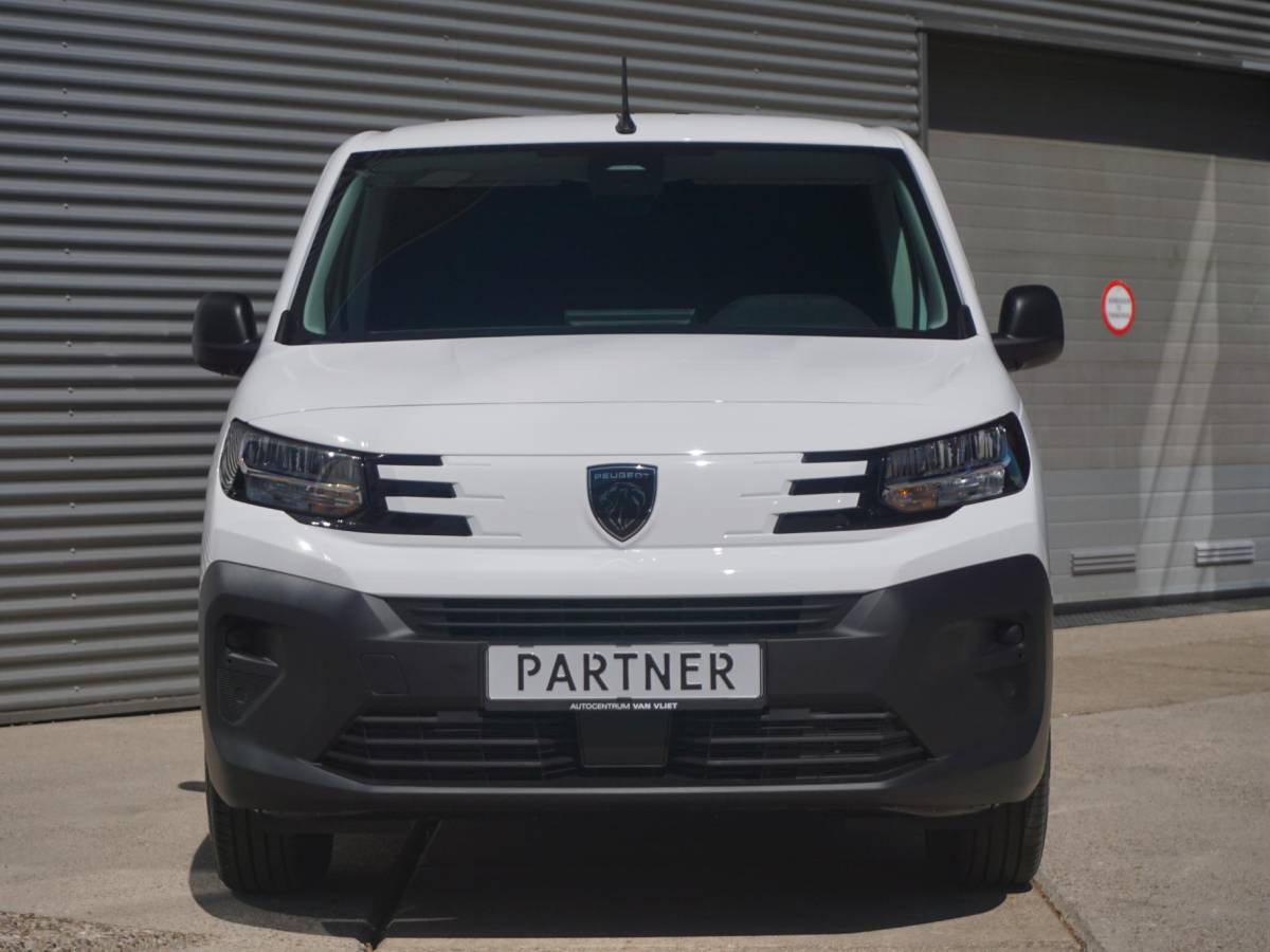 Peugeot e-Partner Peugeot e-Partner L1 50 kWh | 0% rente | camera | Apple Carplay/Android Auto  | laadruimtebetimmering | Comfort stoelen | rijklaarprijs