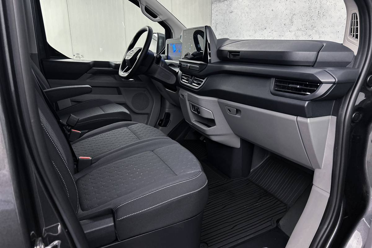 Ford Transit Custom Ford Transit Custom 2.5 PHEV L2H1 Limited | 2-zitplaatsen rechtsvoor | Camera