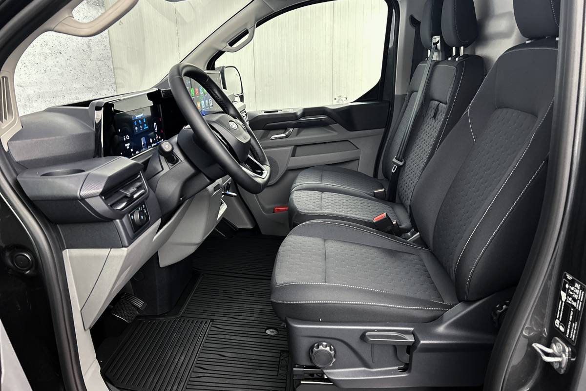 Ford Transit Custom Ford Transit Custom 2.5 PHEV L2H1 Limited | 2-zitplaatsen rechtsvoor | Camera