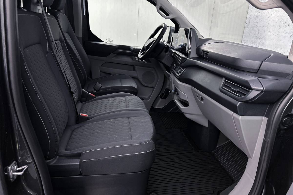 Ford Transit Custom Ford Transit Custom 2.5 PHEV L2H1 Limited | 2-zitplaatsen rechtsvoor | Camera
