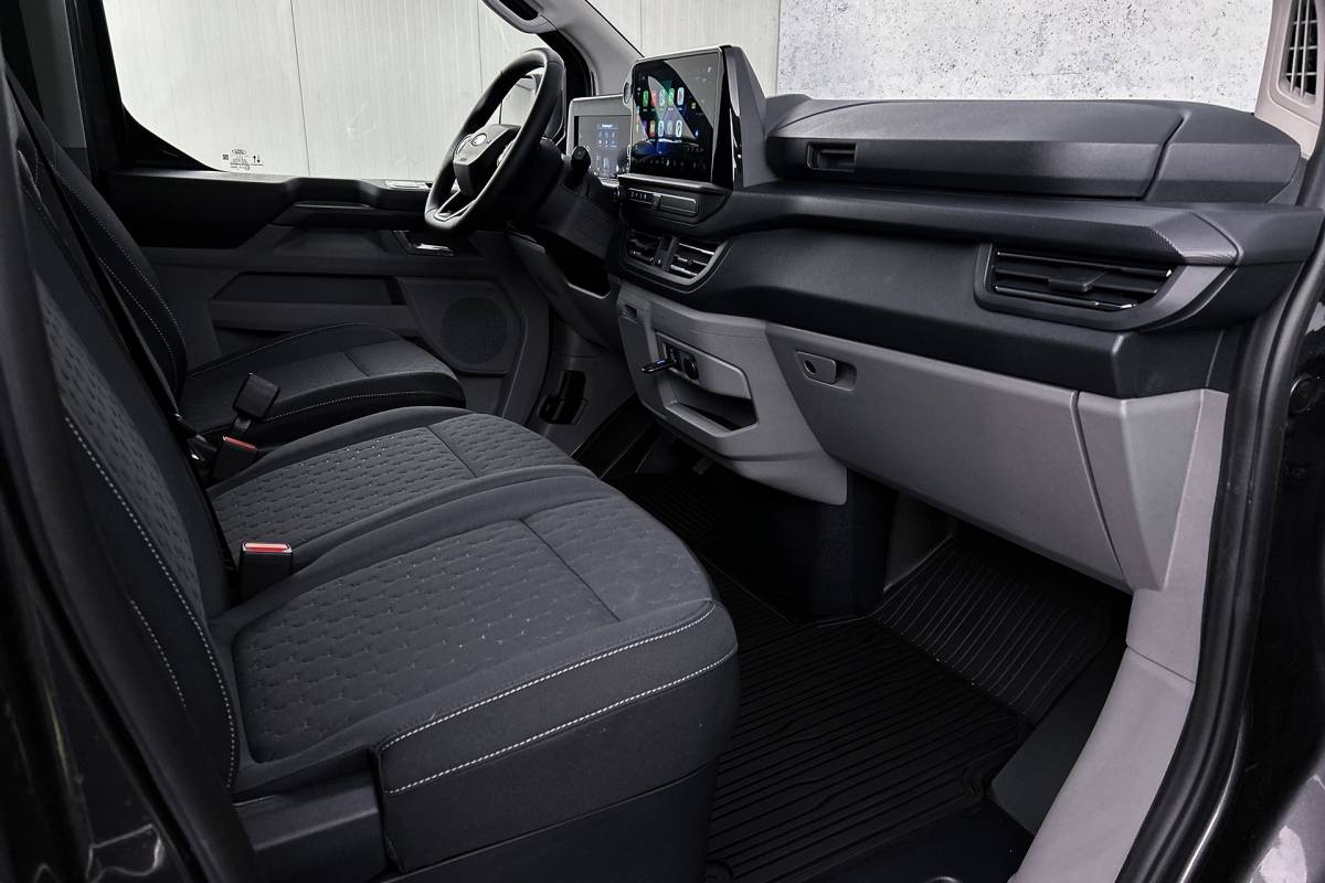 Ford Transit Custom Ford Transit Custom 2.5 PHEV L2H1 Limited | 2-zitplaatsen rechtsvoor | Camera