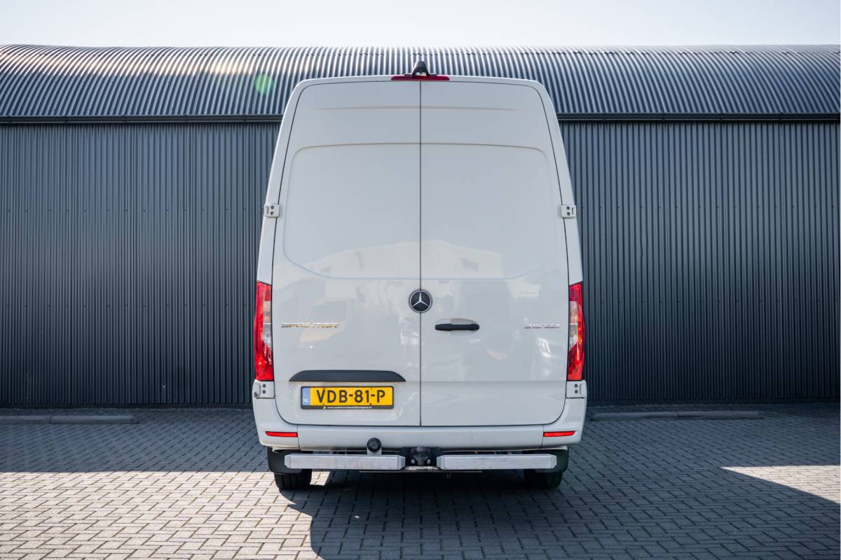 Mercedes-Benz Sprinter Mercedes-Benz Sprinter 516 CDI L3H2 | 7-Zits | 3.5T Trekgwicht | Automaat | Camera | Mbux | Climatronic | Trekhaak