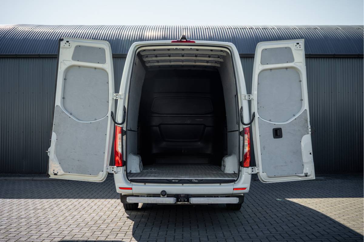 Mercedes-Benz Sprinter Mercedes-Benz Sprinter 516 CDI L3H2 | 7-Zits | 3.5T Trekgwicht | Automaat | Camera | Mbux | Climatronic | Trekhaak