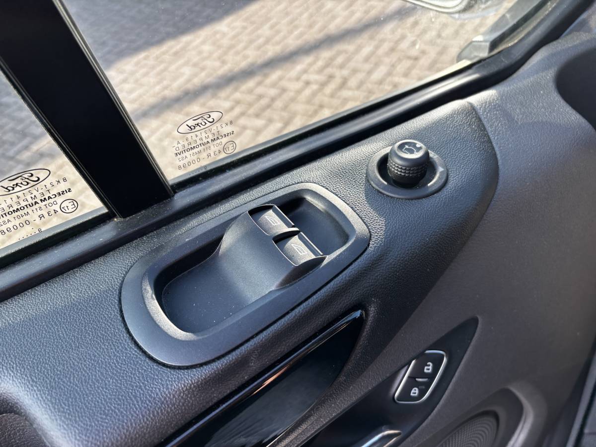 Ford Transit Custom Ford Transit Custom 300 2.0 TDCI L2H1 Limited DC