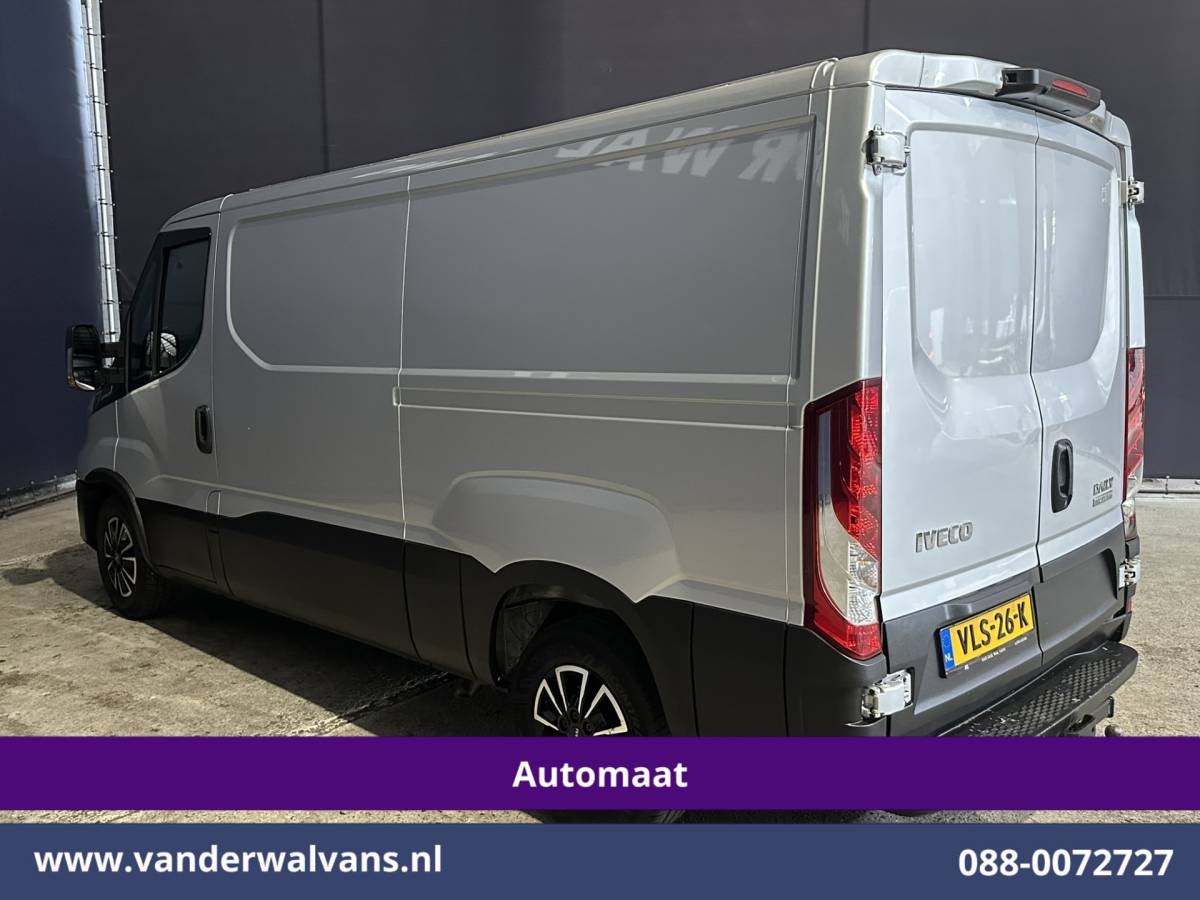 Iveco Daily Iveco Daily 35S16V 157pk Automaat 3500kg Trekhaak L2H1 Euro6 Airco | Camera | Navigatie | LM Velgen Cruisecontrol, Bijrijdersbank