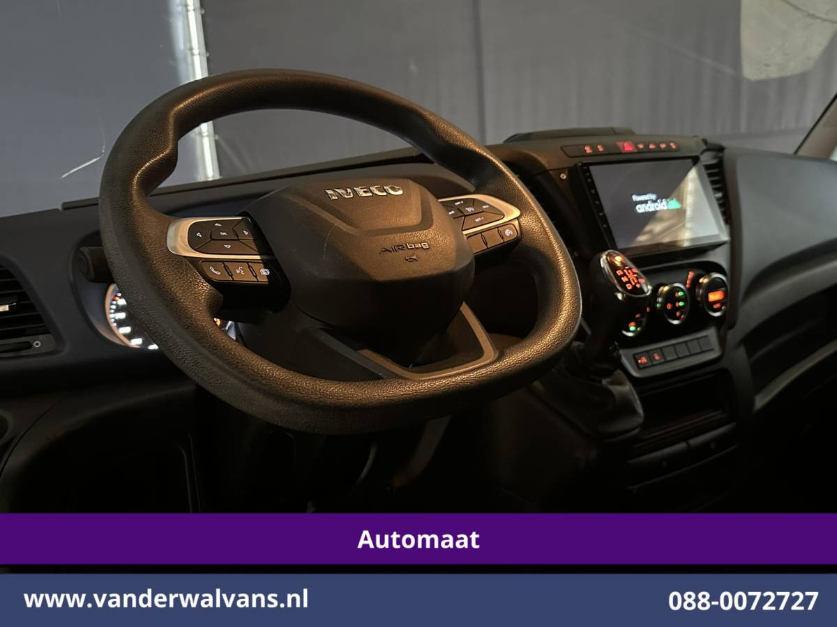 Iveco Daily Iveco Daily 35S16V 157pk Automaat 3500kg Trekhaak L2H1 Euro6 Airco | Camera | Navigatie | LM Velgen Cruisecontrol, Bijrijdersbank