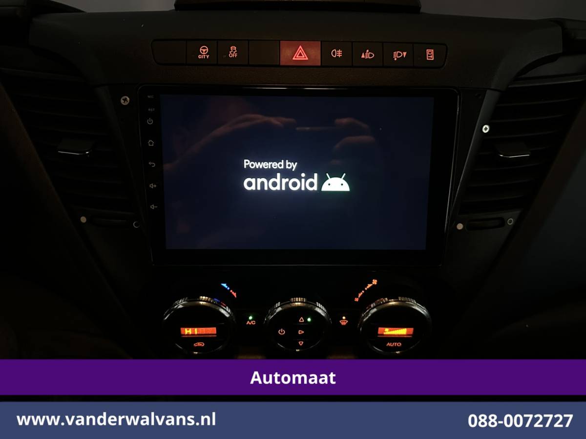 Iveco Daily Iveco Daily 35S16V 157pk Automaat 3500kg Trekhaak L2H1 Euro6 Airco | Camera | Navigatie | LM Velgen Cruisecontrol, Bijrijdersbank