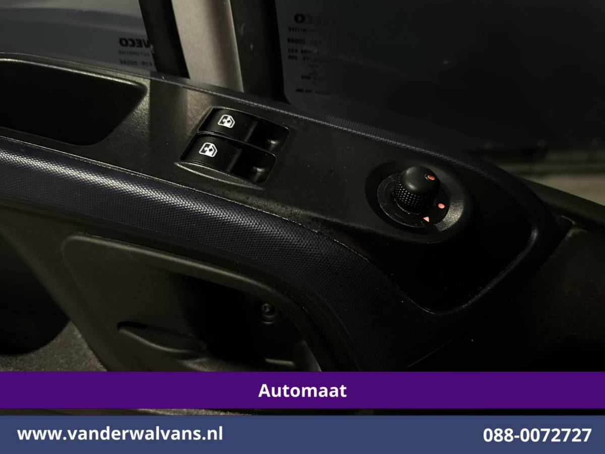 Iveco Daily Iveco Daily 35S16V 157pk Automaat 3500kg Trekhaak L2H1 Euro6 Airco | Camera | Navigatie | LM Velgen Cruisecontrol, Bijrijdersbank