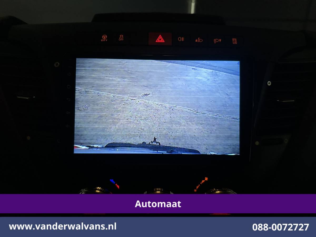 Iveco Daily Iveco Daily 35S16V 157pk Automaat 3500kg Trekhaak L2H1 Euro6 Airco | Camera | Navigatie | LM Velgen Cruisecontrol, Bijrijdersbank