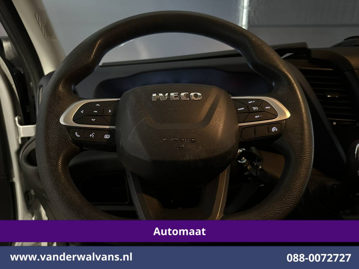 Iveco Daily Iveco Daily 35S16V 157pk Automaat 3500kg Trekhaak L2H1 Euro6 Airco | Camera | Navigatie | LM Velgen Cruisecontrol, Bijrijdersbank
