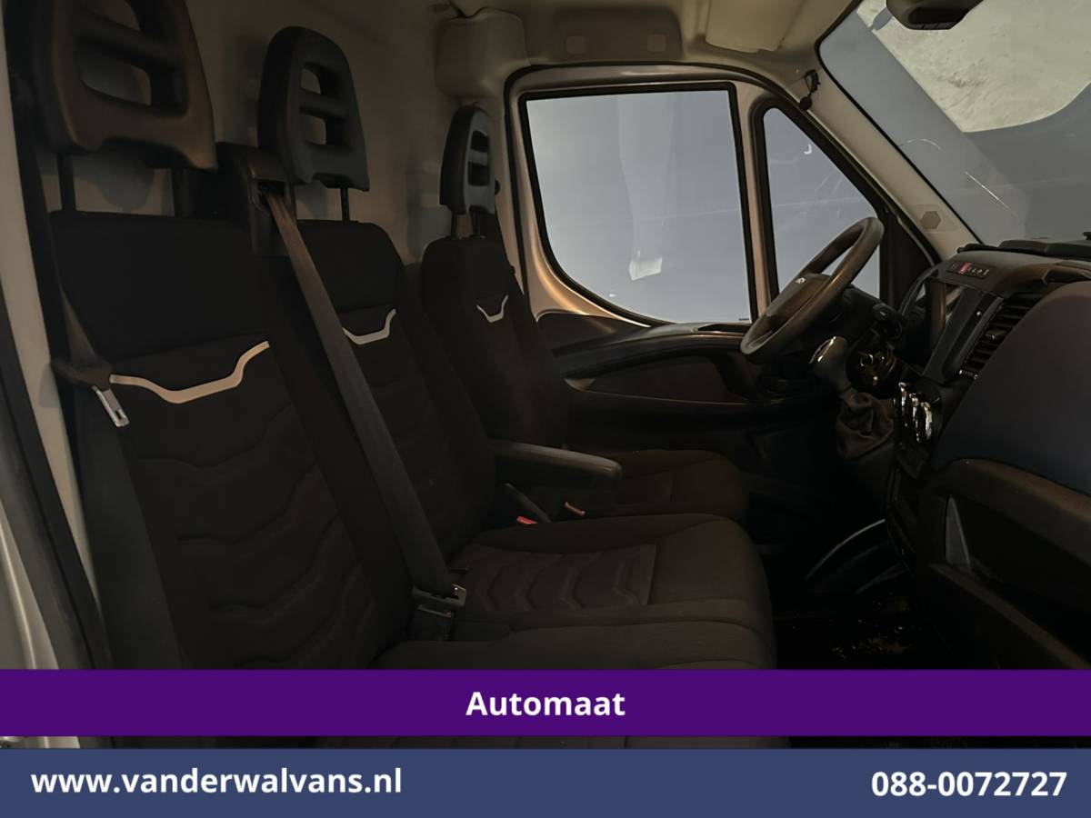 Iveco Daily Iveco Daily 35S16V 157pk Automaat 3500kg Trekhaak L2H1 Euro6 Airco | Camera | Navigatie | LM Velgen Cruisecontrol, Bijrijdersbank