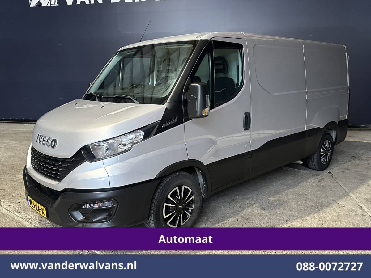 Iveco Daily Iveco Daily 35S16V 157pk Automaat 3500kg Trekhaak L2H1 Euro6 Airco | Camera | Navigatie | LM Velgen Cruisecontrol, Bijrijdersbank