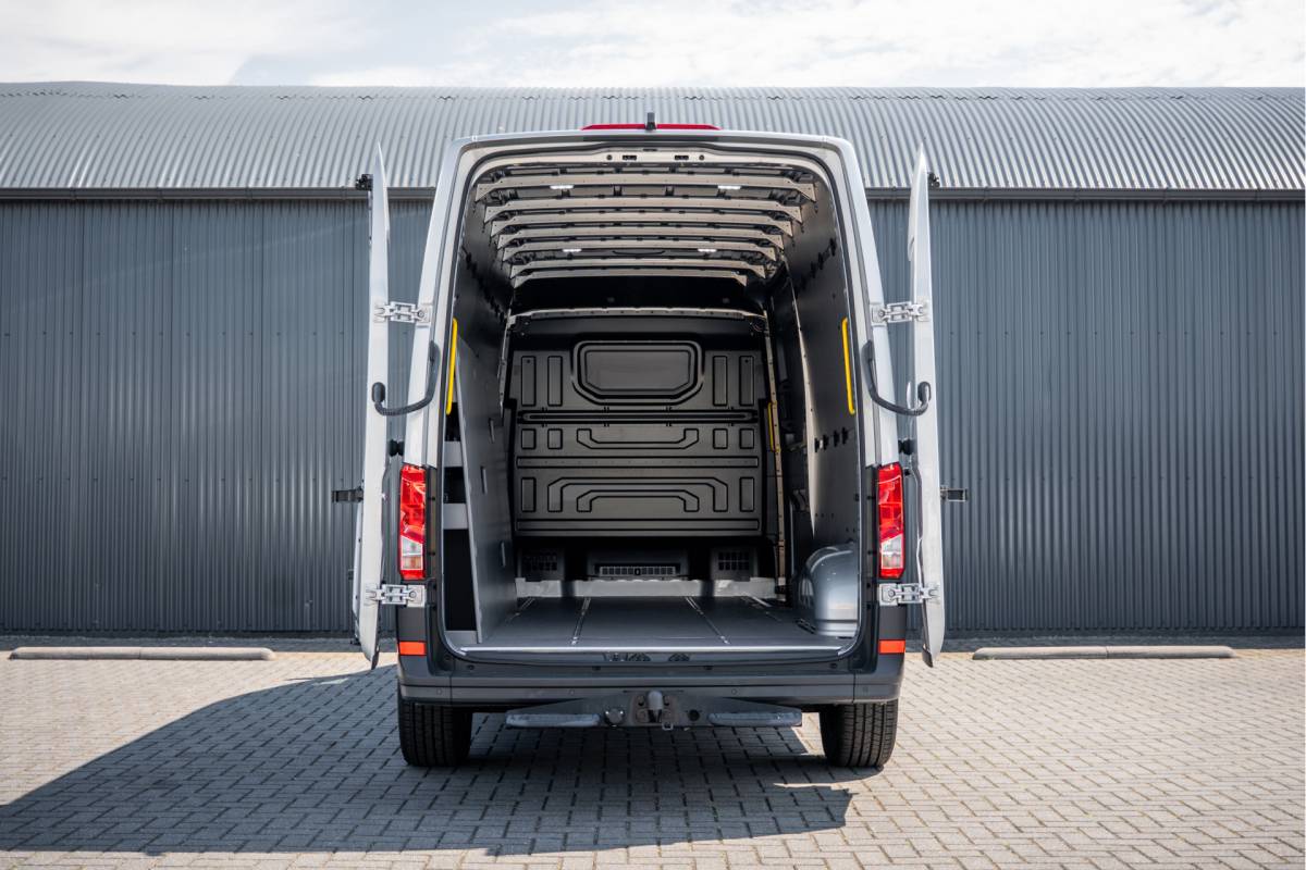Volkswagen Crafter Volkswagen Crafter 2.0 TDI L4H3 | 177 PK | Automaat | LED | Camera | Carplay | Cruise | PDC | Airco | Trekhaak