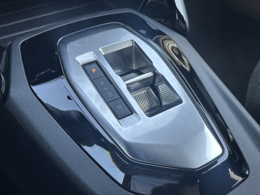 Peugeot 2008 Peugeot 2008 1.2 Hybrid Style 136 PK | CarPlay | Climate | Parkeersensoren |