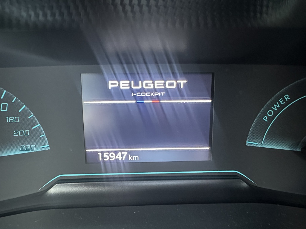 Peugeot 2008 Peugeot 2008 1.2 Hybrid Style 136 PK | CarPlay | Climate | Parkeersensoren |
