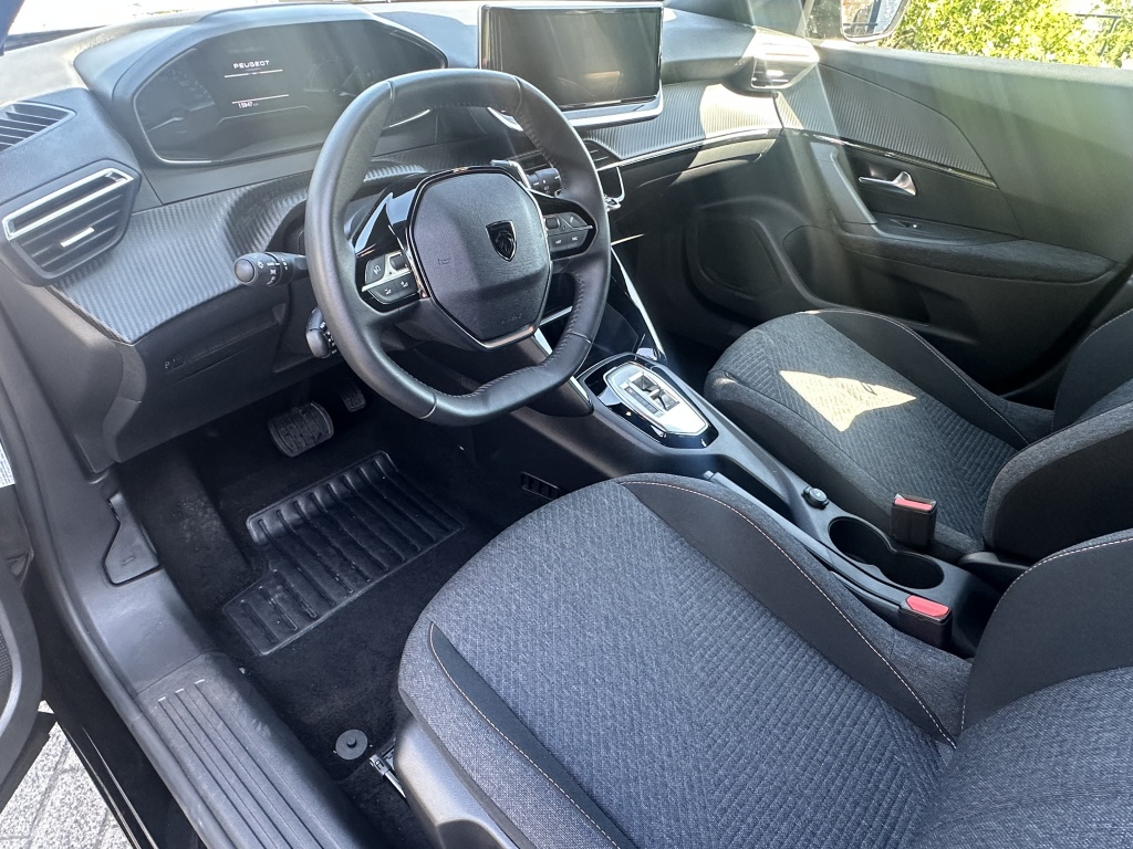 Peugeot 2008 Peugeot 2008 1.2 Hybrid Style 136 PK | CarPlay | Climate | Parkeersensoren |