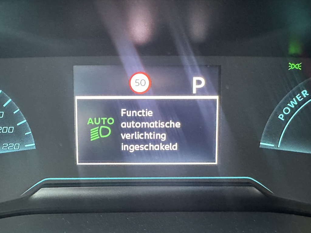 Peugeot 2008 Peugeot 2008 1.2 Hybrid Style 136 PK | CarPlay | Climate | Parkeersensoren |
