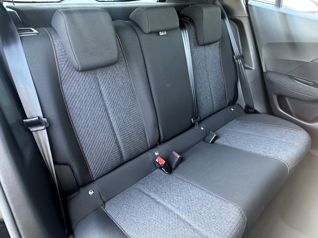 Peugeot 2008 Peugeot 2008 1.2 Hybrid Style 136 PK | CarPlay | Climate | Parkeersensoren |