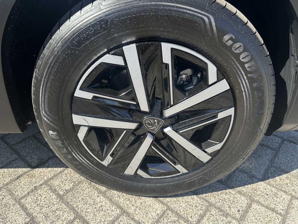 Peugeot 2008 Peugeot 2008 1.2 Hybrid Style 136 PK | CarPlay | Climate | Parkeersensoren |