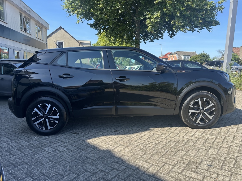 Peugeot 2008 Peugeot 2008 1.2 Hybrid Style 136 PK | CarPlay | Climate | Parkeersensoren |