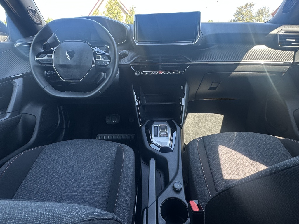 Peugeot 2008 Peugeot 2008 1.2 Hybrid Style 136 PK | CarPlay | Climate | Parkeersensoren |