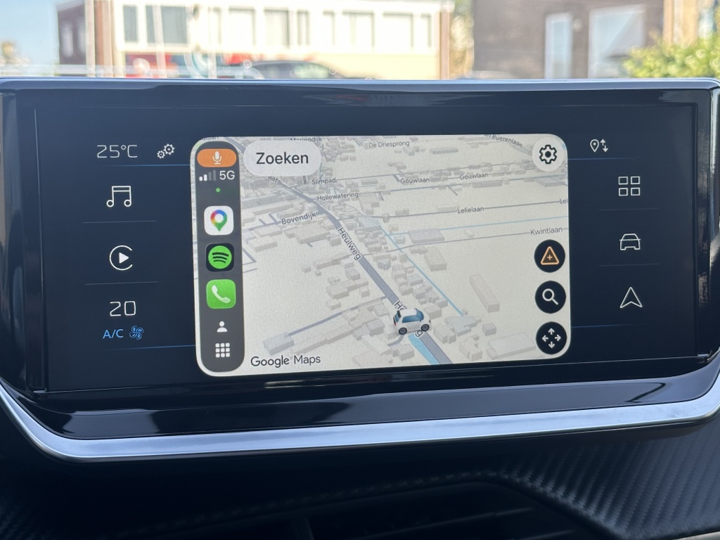 Peugeot 2008 Peugeot 2008 1.2 Hybrid Style 136 PK | CarPlay | Climate | Parkeersensoren |