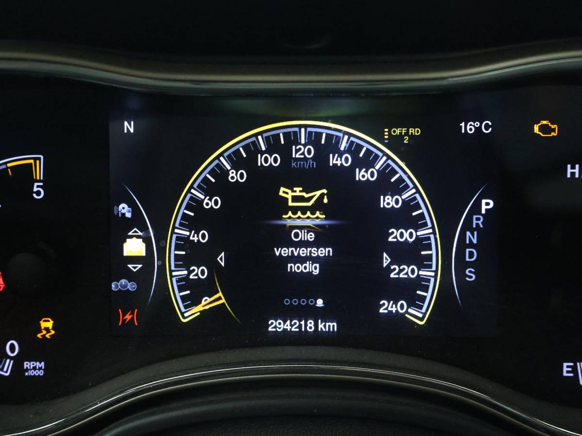Jeep Grand Cherokee Jeep Grand Cherokee 3.0 CRD 250 PK SUMMIG GRIJS KENTEKEN ROETFILTER EN LUCHTVERING STORING