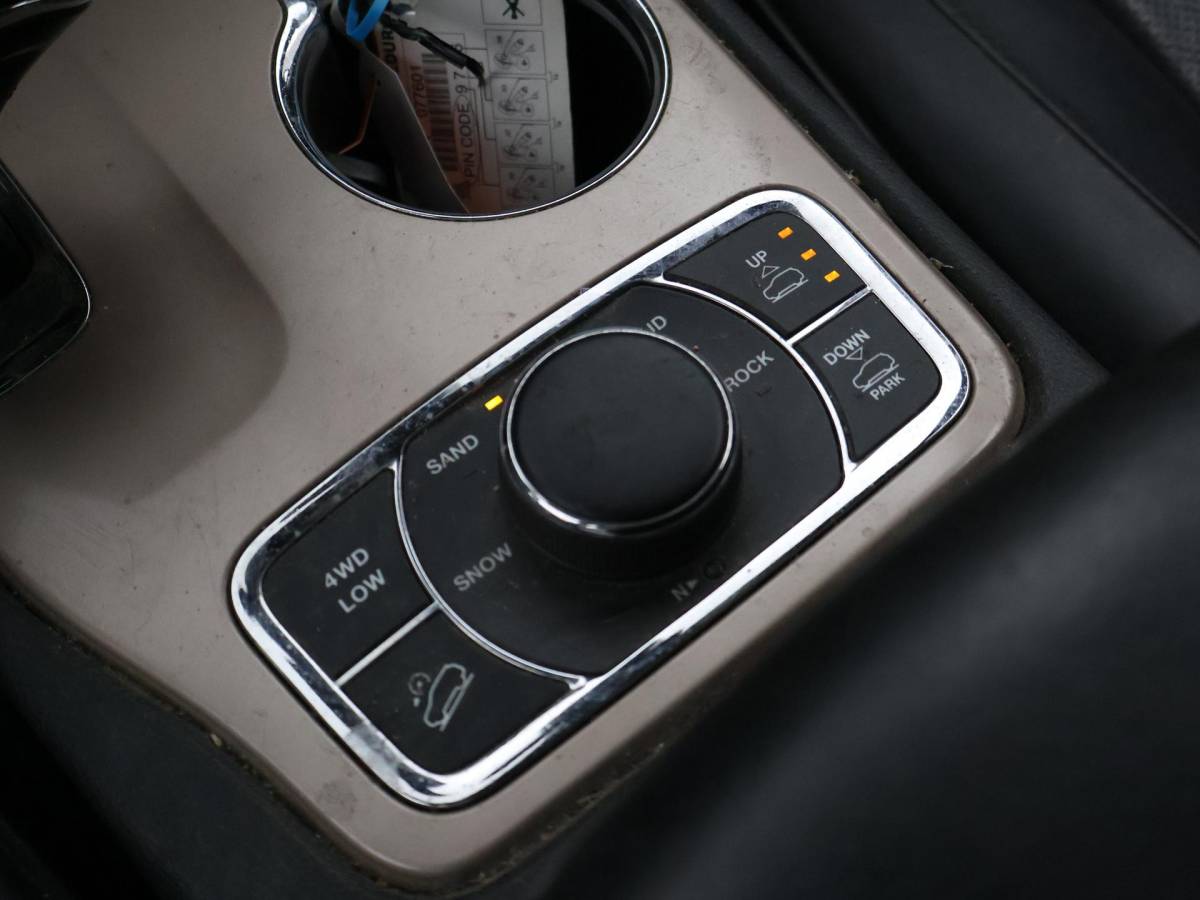 Jeep Grand Cherokee Jeep Grand Cherokee 3.0 CRD 250 PK SUMMIG GRIJS KENTEKEN ROETFILTER EN LUCHTVERING STORING
