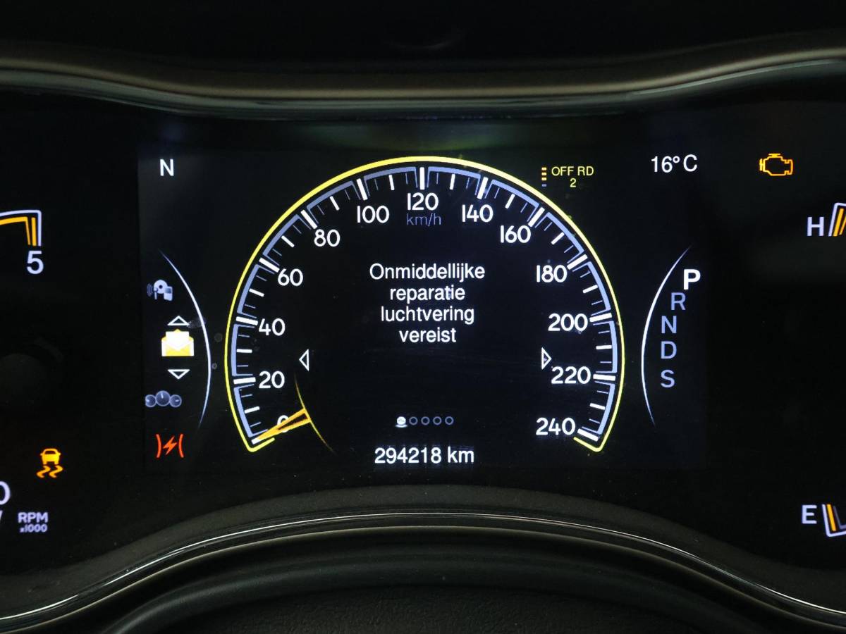 Jeep Grand Cherokee Jeep Grand Cherokee 3.0 CRD 250 PK SUMMIG GRIJS KENTEKEN ROETFILTER EN LUCHTVERING STORING