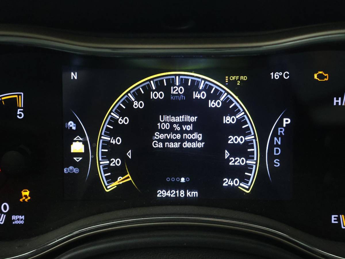 Jeep Grand Cherokee Jeep Grand Cherokee 3.0 CRD 250 PK SUMMIG GRIJS KENTEKEN ROETFILTER EN LUCHTVERING STORING