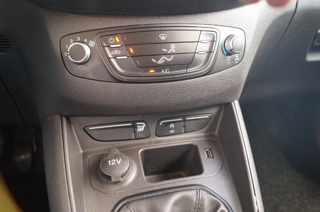 Ford Transit Courier Ford Transit Courier 1.5 TDCI Trend -AIRCO-DAB-TREKHAAK-