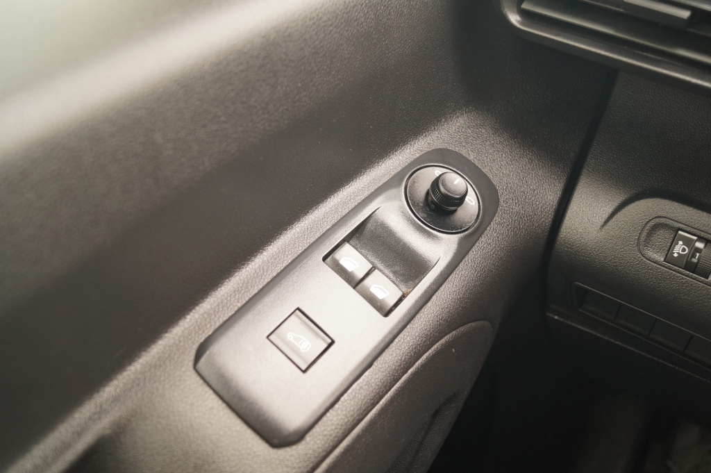 Citroën Berlingo Citroen Berlingo 1.5 BlueHDI Club -AIRCO-CARPLAY-TREKHAAK-