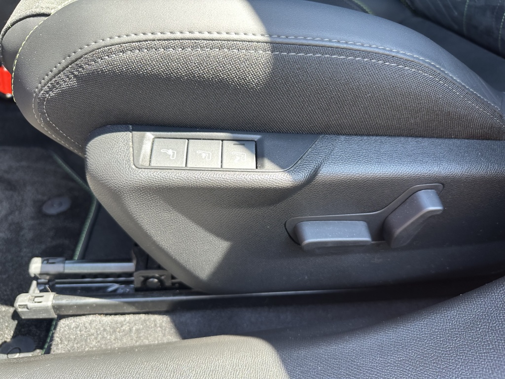 Peugeot 2008 Peugeot 2008 1.2 GT 130 PK Automaat | Alcantara | Stoelmassage |