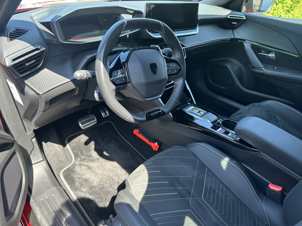 Peugeot 2008 Peugeot 2008 1.2 GT 130 PK Automaat | Alcantara | Stoelmassage |