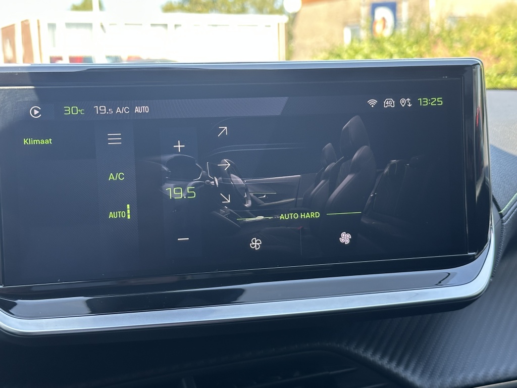 Peugeot 2008 Peugeot 2008 1.2 GT 130 PK Automaat | Alcantara | Stoelmassage |