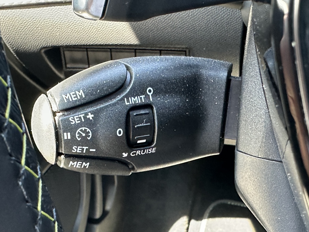 Peugeot 2008 Peugeot 2008 1.2 GT 130 PK Automaat | Alcantara | Stoelmassage |